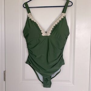 Cupshe Plus Size 1X Green Lace Trim V-neck One-piece Swimsuit  NWT
